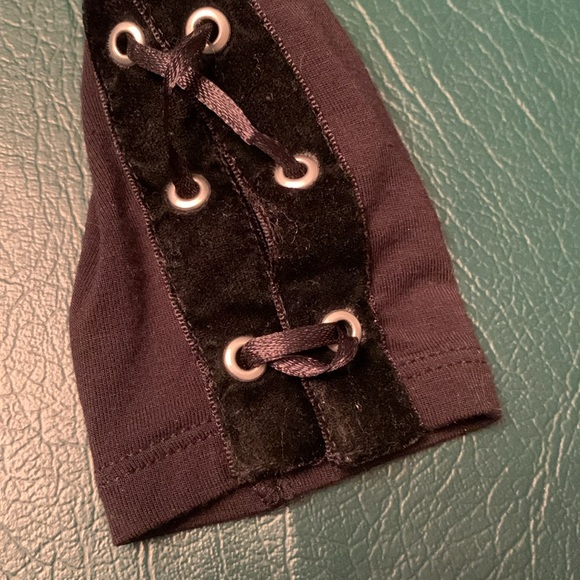 Express BLACK V-Neck stretchy Long Sleeve top with cute arm detail - Picture 8 of 8